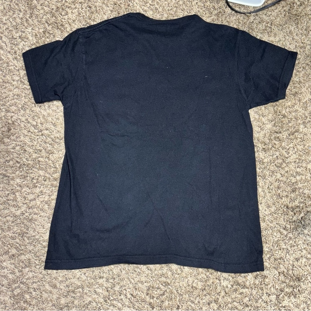 simple black Tee - Picture 3 of 3
